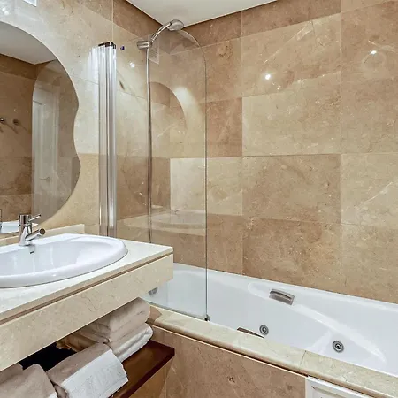 Stunning In With Swimming Pool *